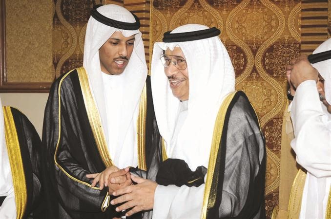 سمو الشيخ جابر المبارك يهنئ المعرس فيصل الهيفي
