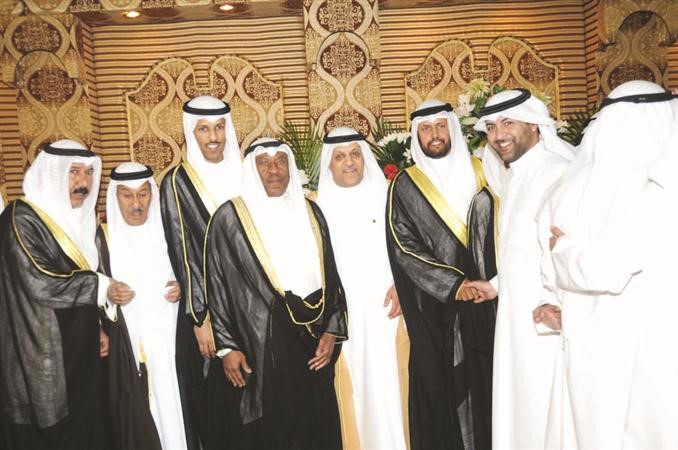 الشيخ علي العبدالله ومشعل النمران يباركان
