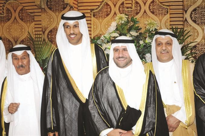 الشيخ عبدالله ناصر صباح الاحمد يبارك للمعرس وحجي الهيفي ودمحمد الهيفي
