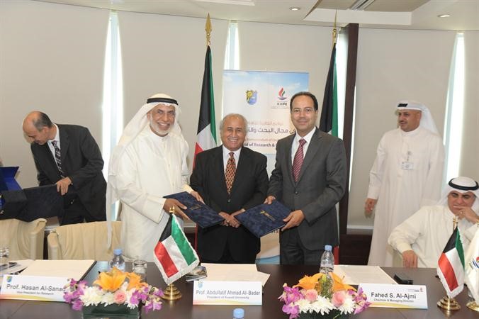 تبادل وثائق العقد بين العجمي والسند 