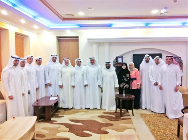صورة جماعية لاعضاء المجلس والحضور ﻿