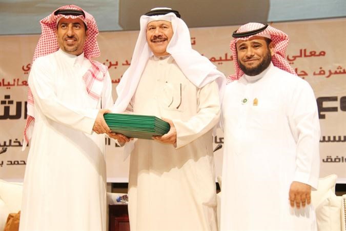 تكريم رئيس وفد جامعة الكويت دسعود الدوسري﻿