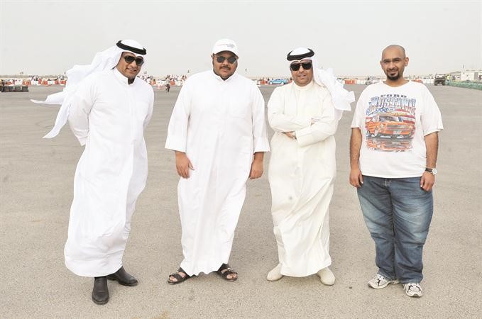 الشيخ محمد الخالد وانور اليتامى تابعا مجريات السباق اسامة ابوعطية
