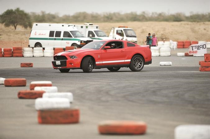 احدى السيارات المشاركة في السباق