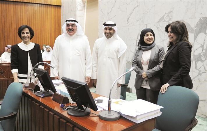 ماشواق المضف ومجنان بوشهري وعبدالله الكندري ومموسى الصراف وممنى بورسلي فريال حماد