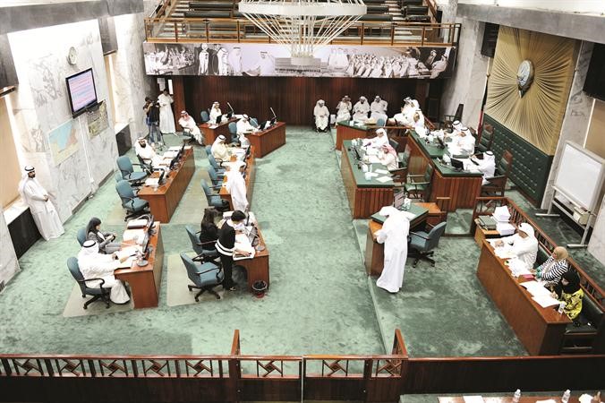 الاعضاء خلال الجلسة