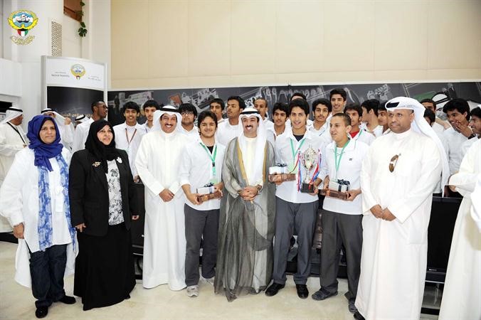 رئيس مجلس الامة علي الراشد متوسطا المكرمين ﻿