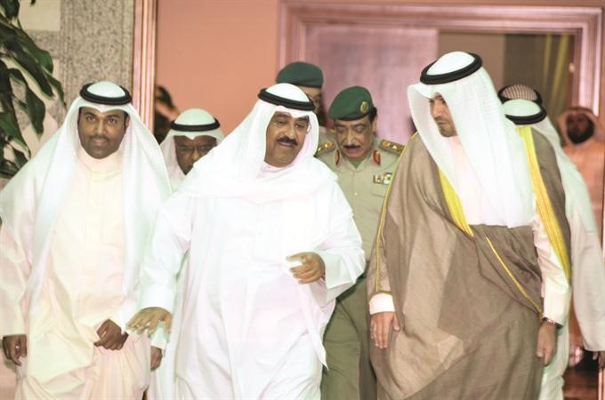الشيخ مشعل الاحمد مستقبلا انس الصالح﻿
