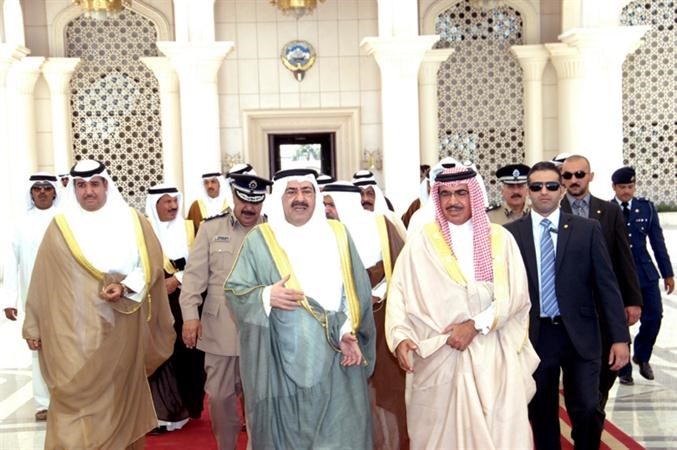 الحمود كان في وداع شقيقه وزير الداخلية البحريني﻿