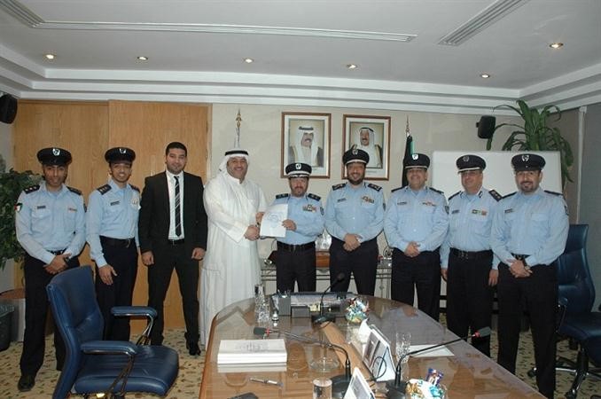 صورة تذكارية عقب التعاقد ﻿