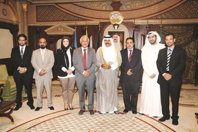 سمو ولي العهد الشيخ نواف الاحمد مستقبلا اعضاء رابطة الجراحة العامة الكويتية ﻿