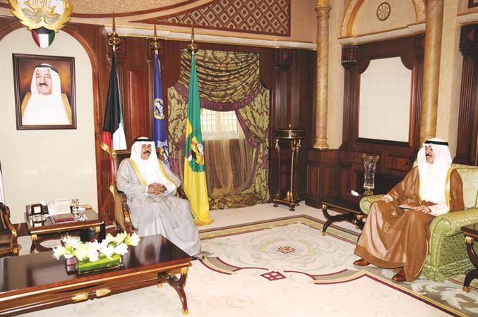 سمو ولي العهد الشيخ نواف الاحمد مستقبلا رئيس جهاز الامن الوطني الشيخ محمد الخالد ﻿