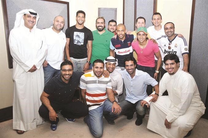 لقطة جماعية لنجوم العميد ابطال الدوري مع فريق عمل القايلة	﻿