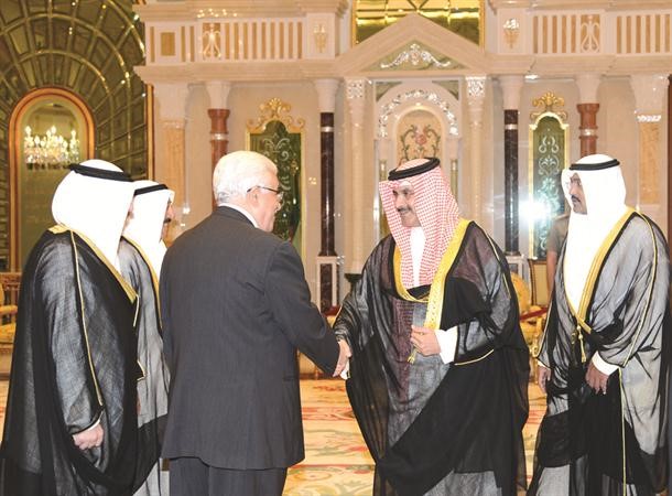 صاحب السمو الامير والرئيس محمود عباس والشيخ مبارك الدعيج على هامش مادبة العشاء﻿
