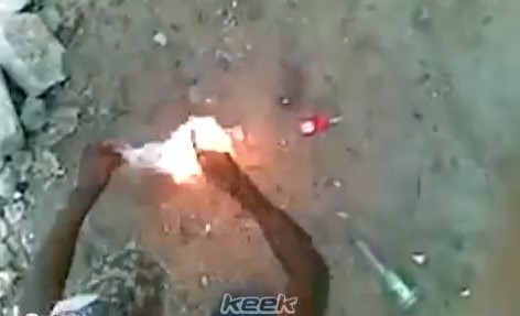 بالفيديو.. بلا شفقة ولا رحمة.. شابان يجعلان من قطة "كرة نار" عبر إحراق جسدها!