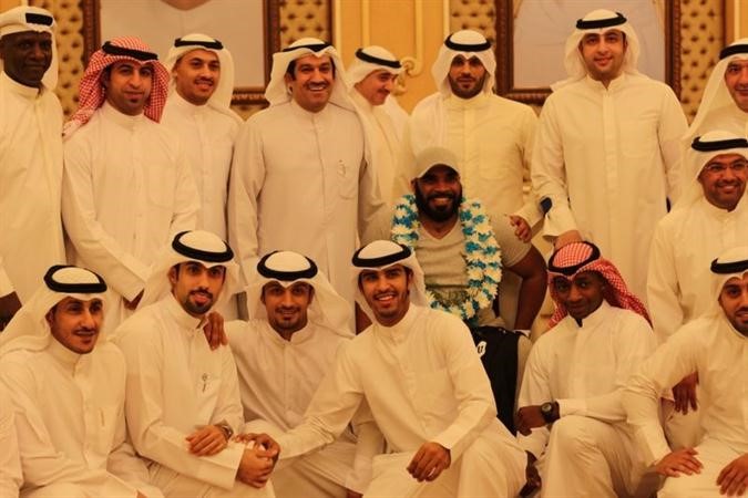 اسرة فريق يد القرين حرصت على الحضور لتهنئة ماجد﻿