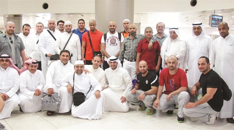 لقطة جماعية لموظفي زين المعتمرين﻿