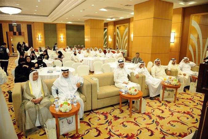 علي حسن وابراهيم البغلي في مقدمة الحضور﻿