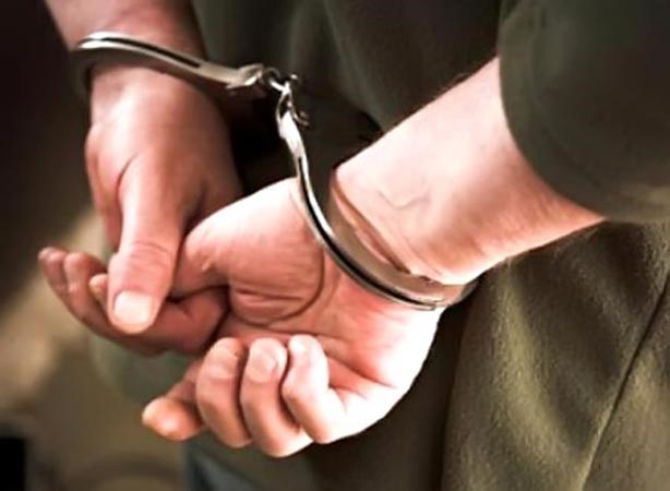 5 هواتف وسكين تقود عاطلاً للاعتراف بـ 8 جرائم سلب