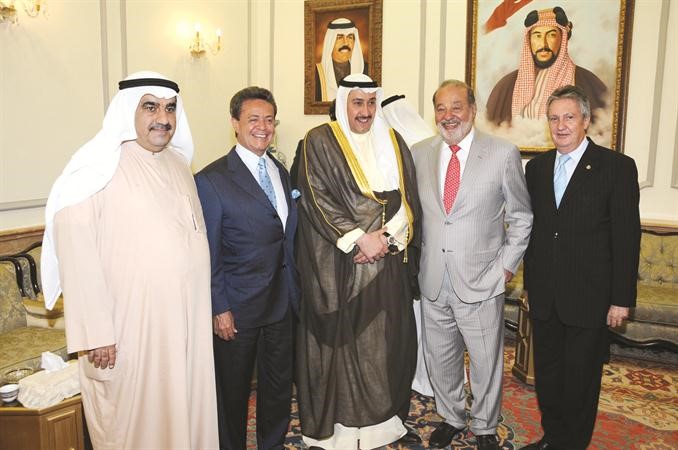 كارلوس سليم والشيخ فيصل الحمود واحمد اسماعيل بهبهاني واثنان من الحضور