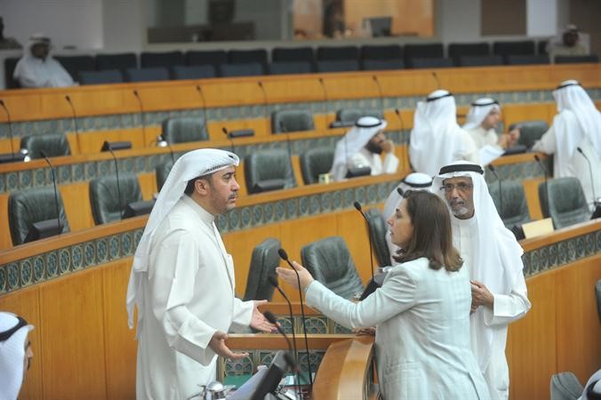حوار بين درولا دشتي وهاني شمس ودصلاح العتيقي﻿