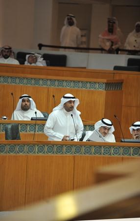 دنايف الحجرف متحدثا وبجانبه عبدالعزيز الابراهيم﻿