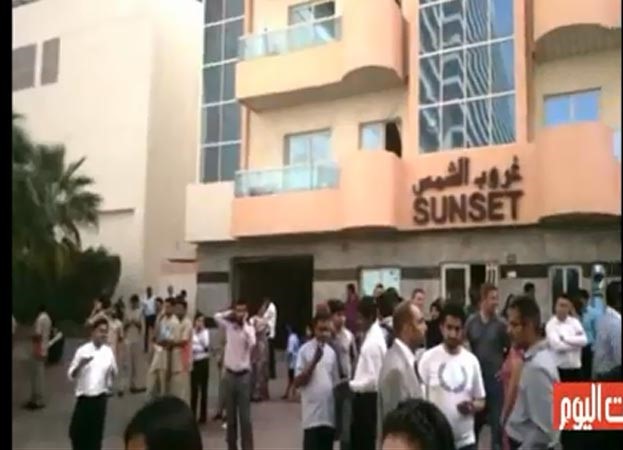 بالفيديو.. مقطع مصوَّر في "مكتب" يرصد لحظة وقوع الزلزال في الإمارات