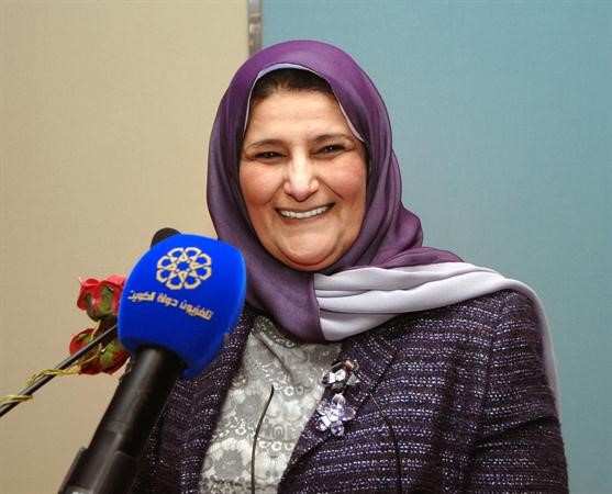 د فايزة الخرافي متحدثة للحضور﻿