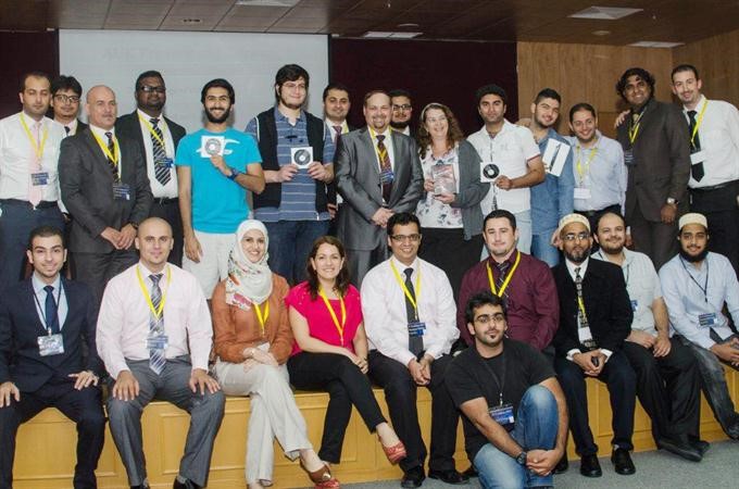 لقطة تذكارية لفريق الجامعة الاميركية﻿