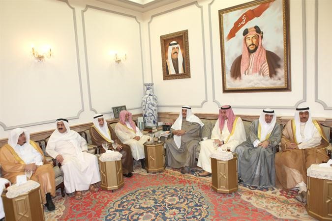 سمو الشيخ ناصر المحمد والشيخ فيصل الحمود وامام الحرم المكي الشيخ د صالح بن حميد وعدد من الحضور