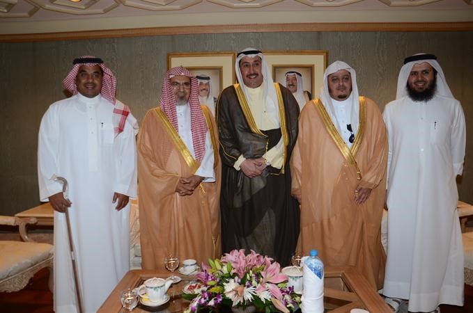 3 الشيخ فيصل الحمود وفضيلة الشيخ دصالح بن حميد وعدد من الحضور