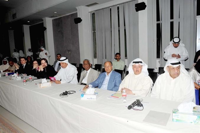 ديوسف الابراهيم وعدد من المشاركين في المؤتمر متين غوزال