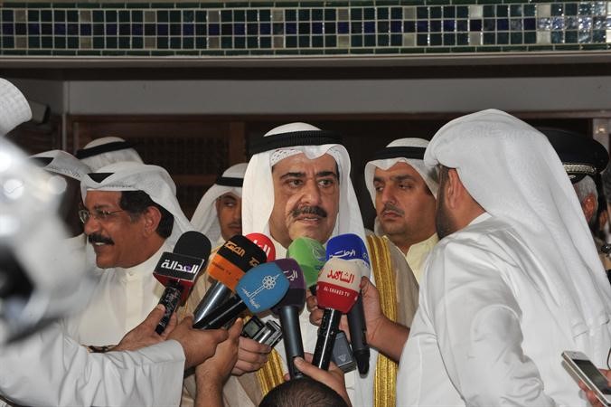 رئيس الوزراء بالانابة وزير الداخلية الشيخ احمد الحمود متحدثا للصحافيين عقب جلسة مجلس الامة امس
