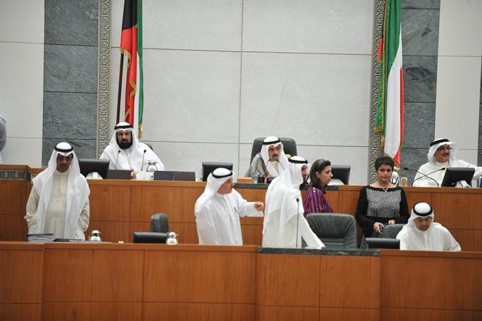 رئيس مجلس الامة علي الراشد ونائبه مبارك الخرينج وامين السر كامل العوضي على المنصة وتبدو صفاء الهاشم ودرولا دشتي والامانة العامة متين غوزال