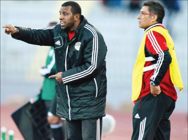 مدرب منتخب الشباب المصري ربيع ياسين قاد الفراعنة للتتويج باللقب رويترز
