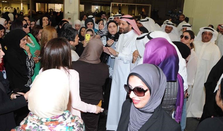 صفاء الهاشم تستمع الى طلبات موظفي التخطيط﻿