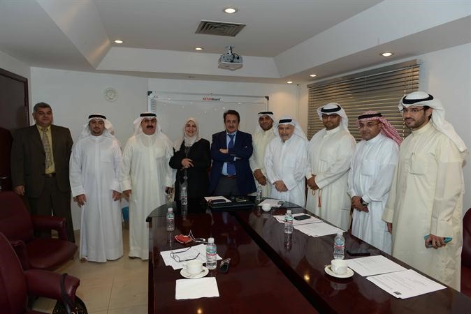 صورة جماعية للاعضاء الجدد