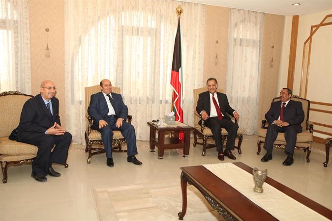 وزير الصحة دمحمد الهيفي اثناء استقباله سفير الجمهورية التونسية الصغير الفطناسي
