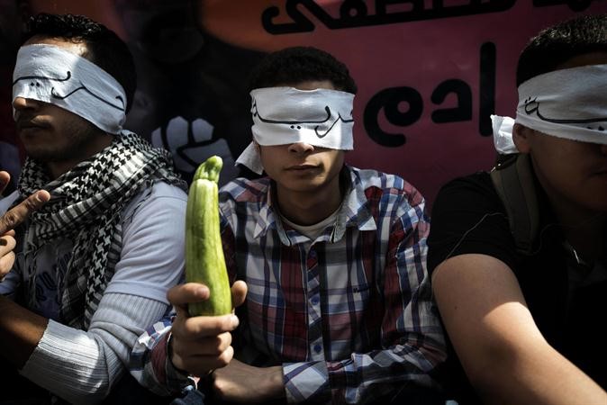 متظاهرون من 6 ابريل خلال احتجاجهم على الفساد امس افپ