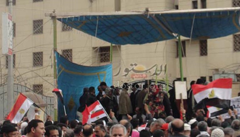 إنهيار منصة مليونية توفيق عكاشة بالمنصورة
