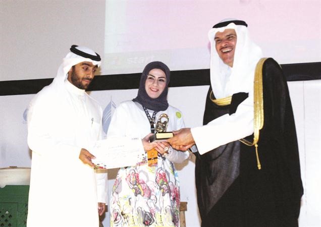 الحمود مكرما احدى المشاركات﻿