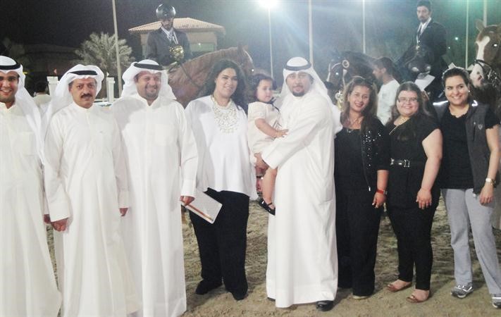 عبدالمحسن الدبوس واسرة الدبوس والخرافي مع الفرسان الفائزين﻿