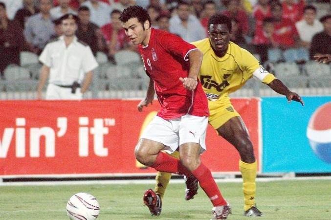 نجم الاهلي عماد متعب مطالب بالتسجيل في مرمى البنزرتي 