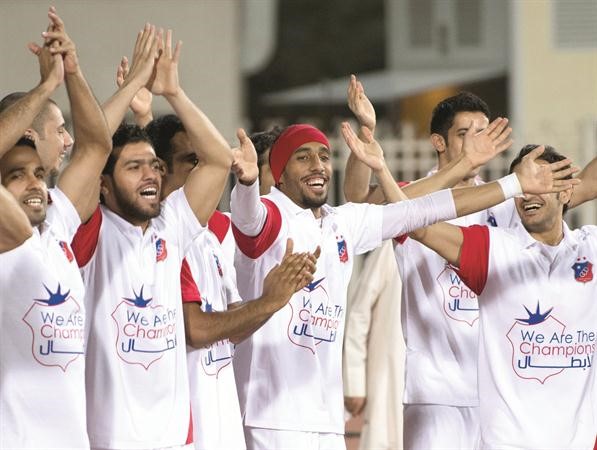 روح الاسرة الواحدة والتفاني داخل وخارج الملعب عوامل جعلت الكويت بطلا بلا منازع 	الازرقكوم﻿