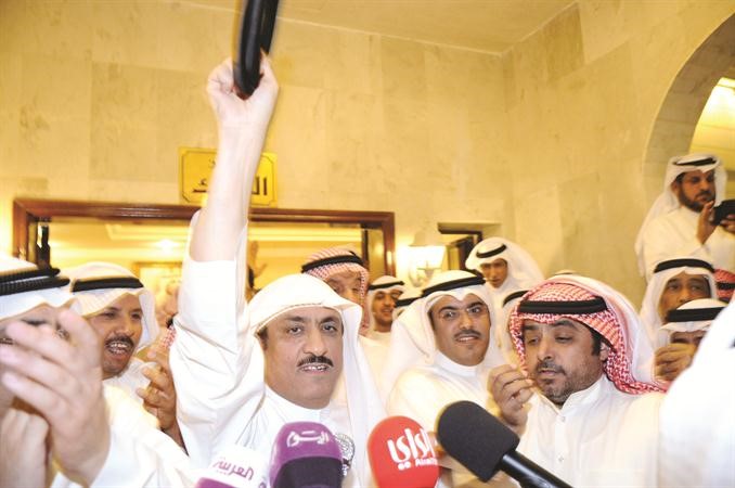 مسلم البراك يحيي الحضور في ديوانه