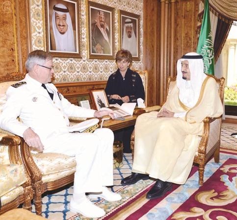 صاحب السمو الملكي الامير سلمان بن عبدالعزيز ولي العهد وزير الدفاع مستقبلا رئيس هيئة الاركان الفرنسي الادميرال ادوار جيو واس