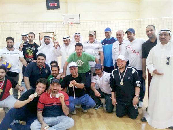 الفرق الفائزة في لقطة جماعية﻿