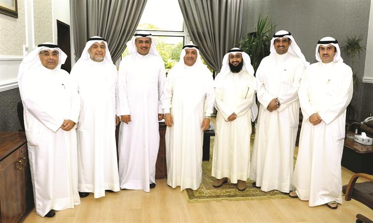 اللوغاني مع المهنئين﻿