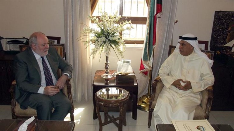 صالح الفضالة مع سفير استراليا روبرت جتايسون ﻿