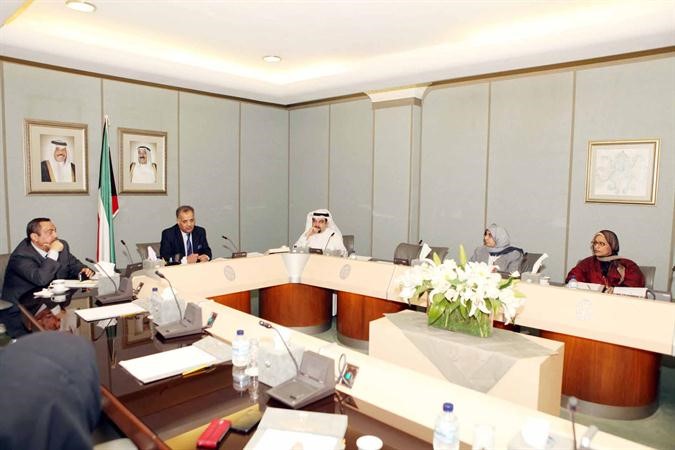 الوزير مترئسا الاجتماع مع رؤساء مجالس الاقسام الطبية﻿